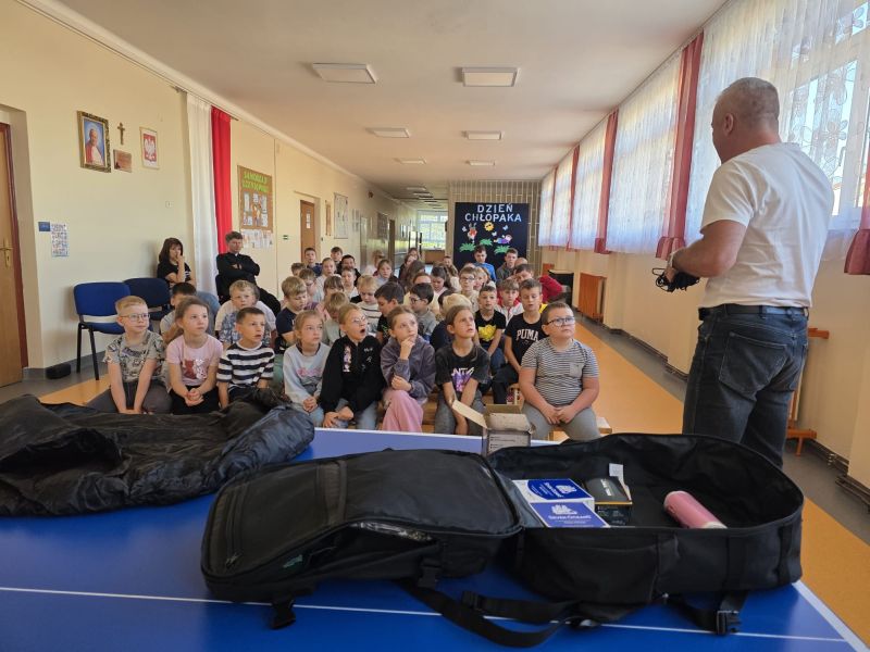 Szkolenie z plecaka ewakuacyjnego dla uczniów w Turzy